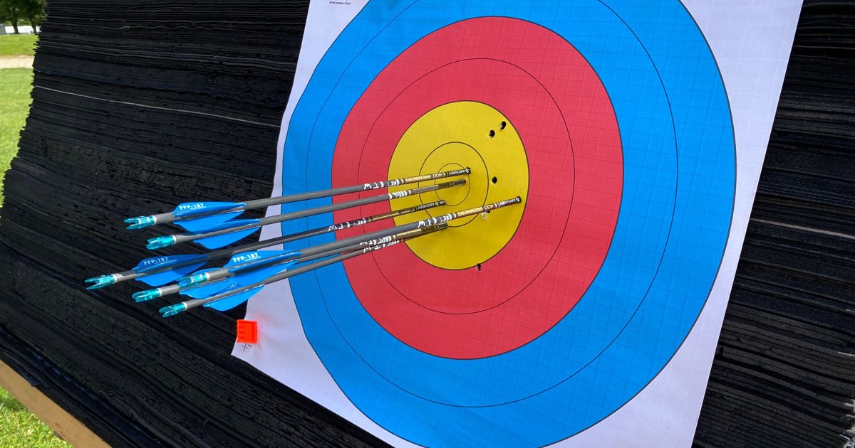 Group of arrows in the centre of an 80 cm archery target face