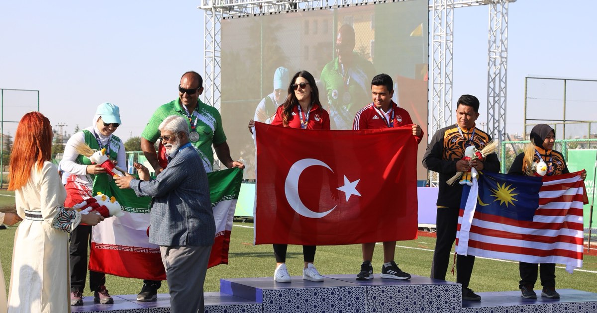 Compound mixed team medal ceremony at the 2021 Islamic Solidarity Games in Konya with Türkiye, Iran and Malaysia