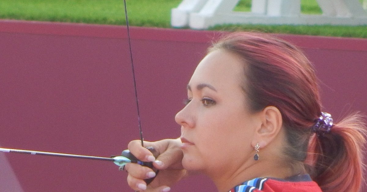 Recurve archer drawing the string to an anchor under the jaw with a finger tab during the mixed team event at the 2019 World Cup Final